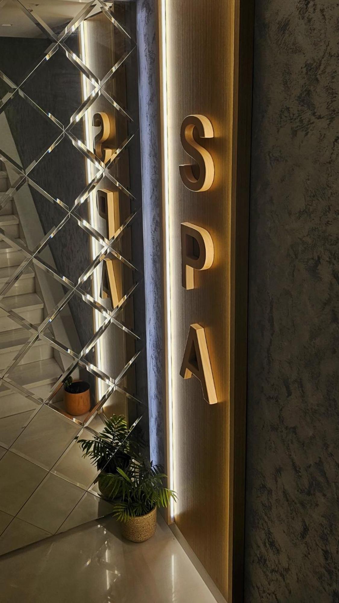 Hotel Hotel Queen 4*