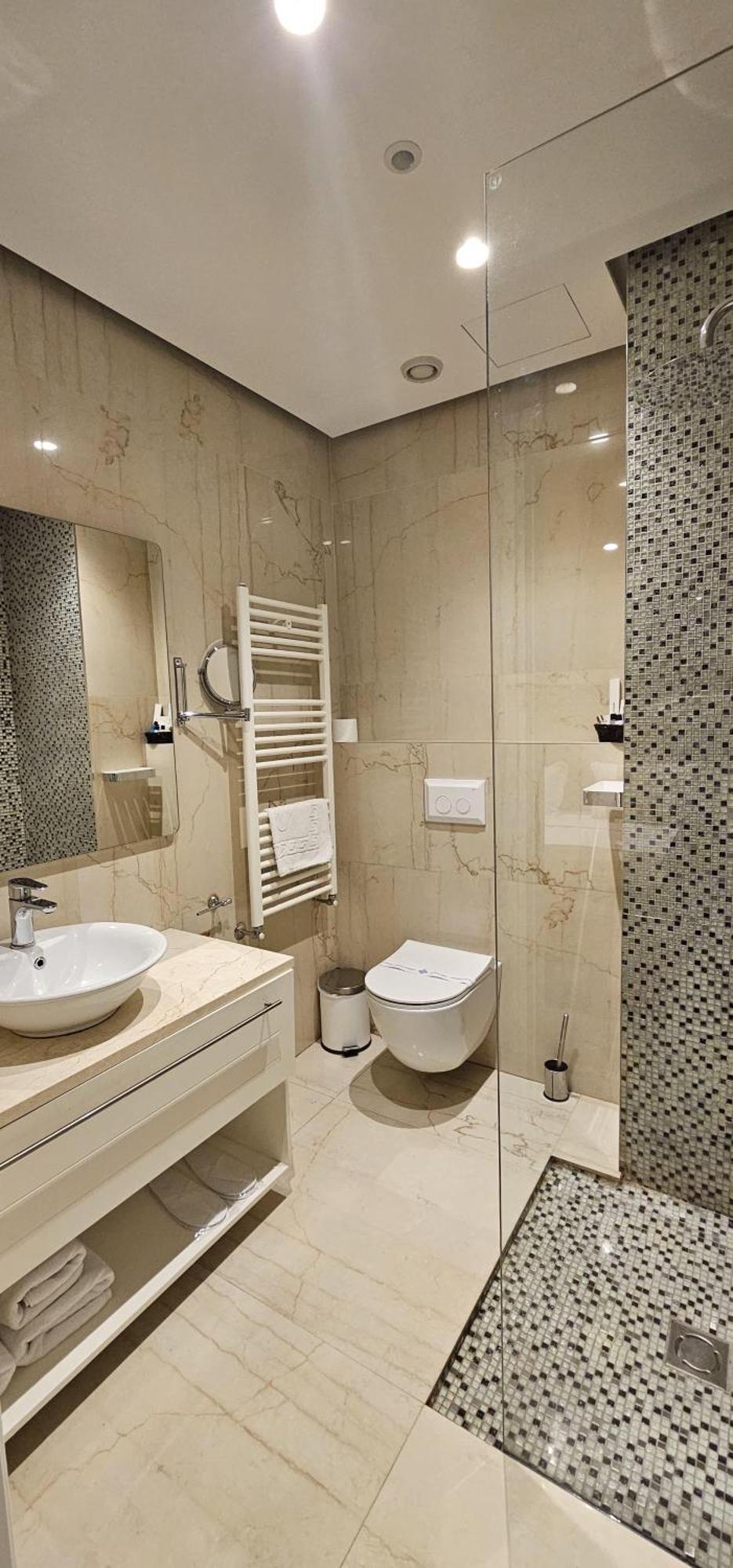 Queen Hotell 4*