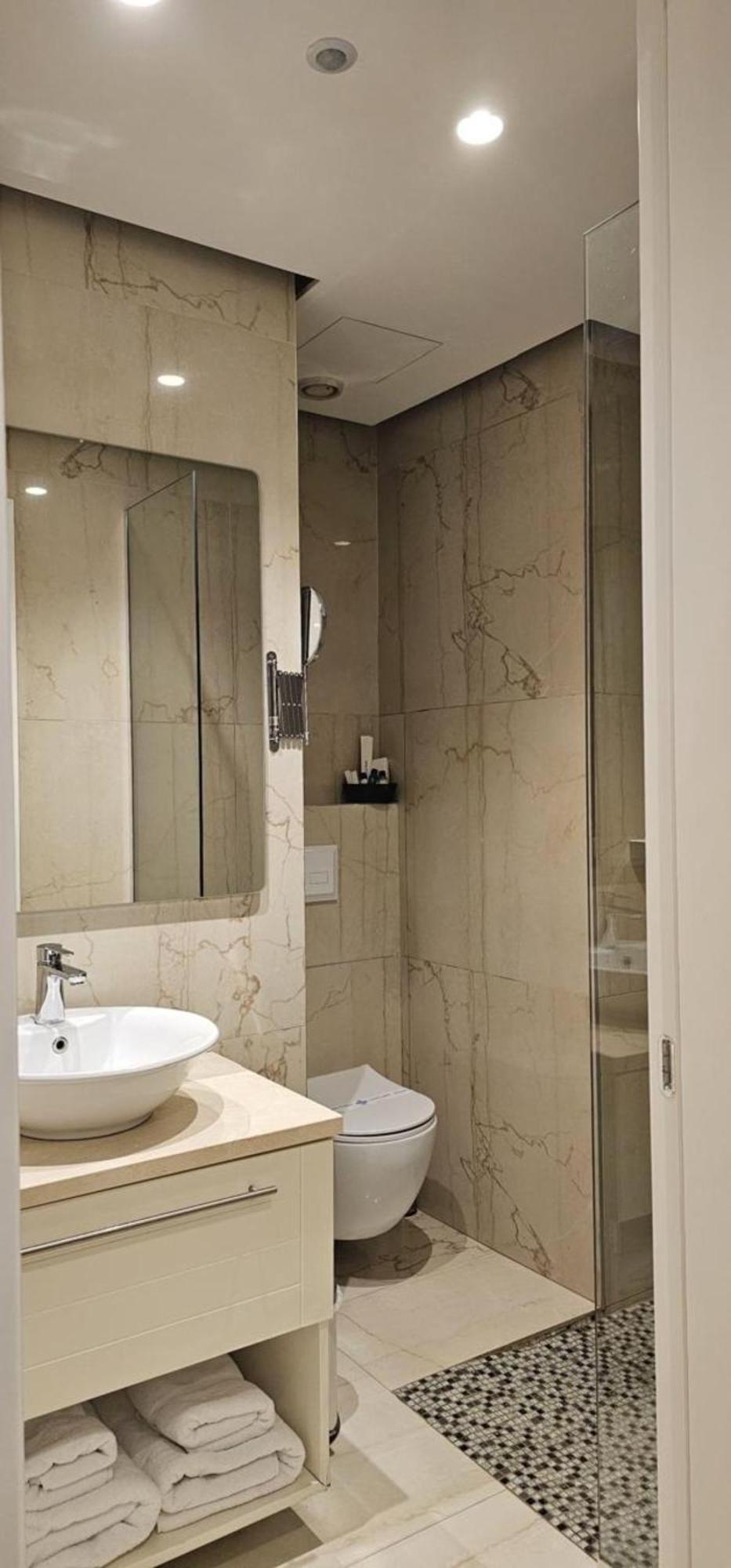 Queen Hotell 4*